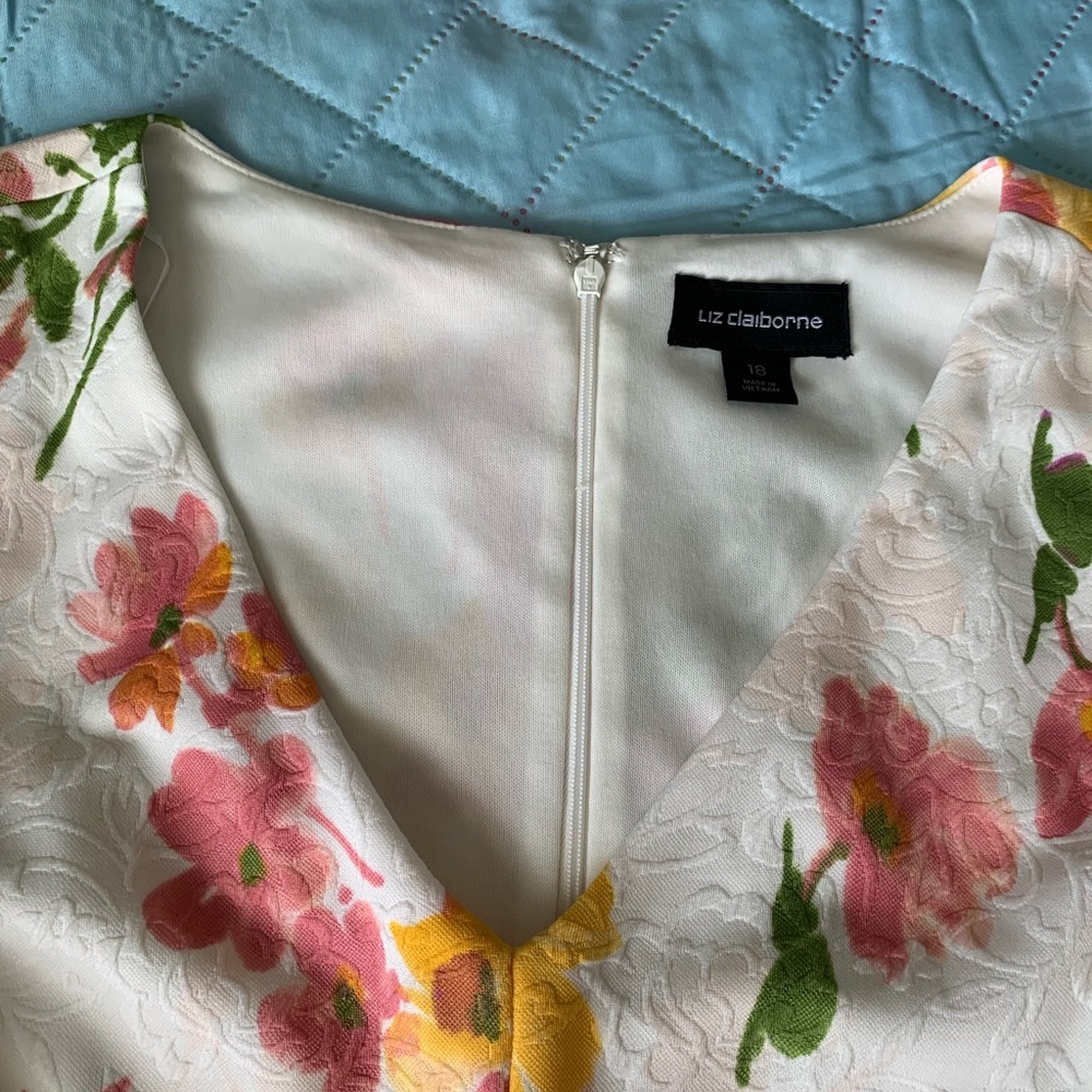 Plus size Spring sleeveless dress.